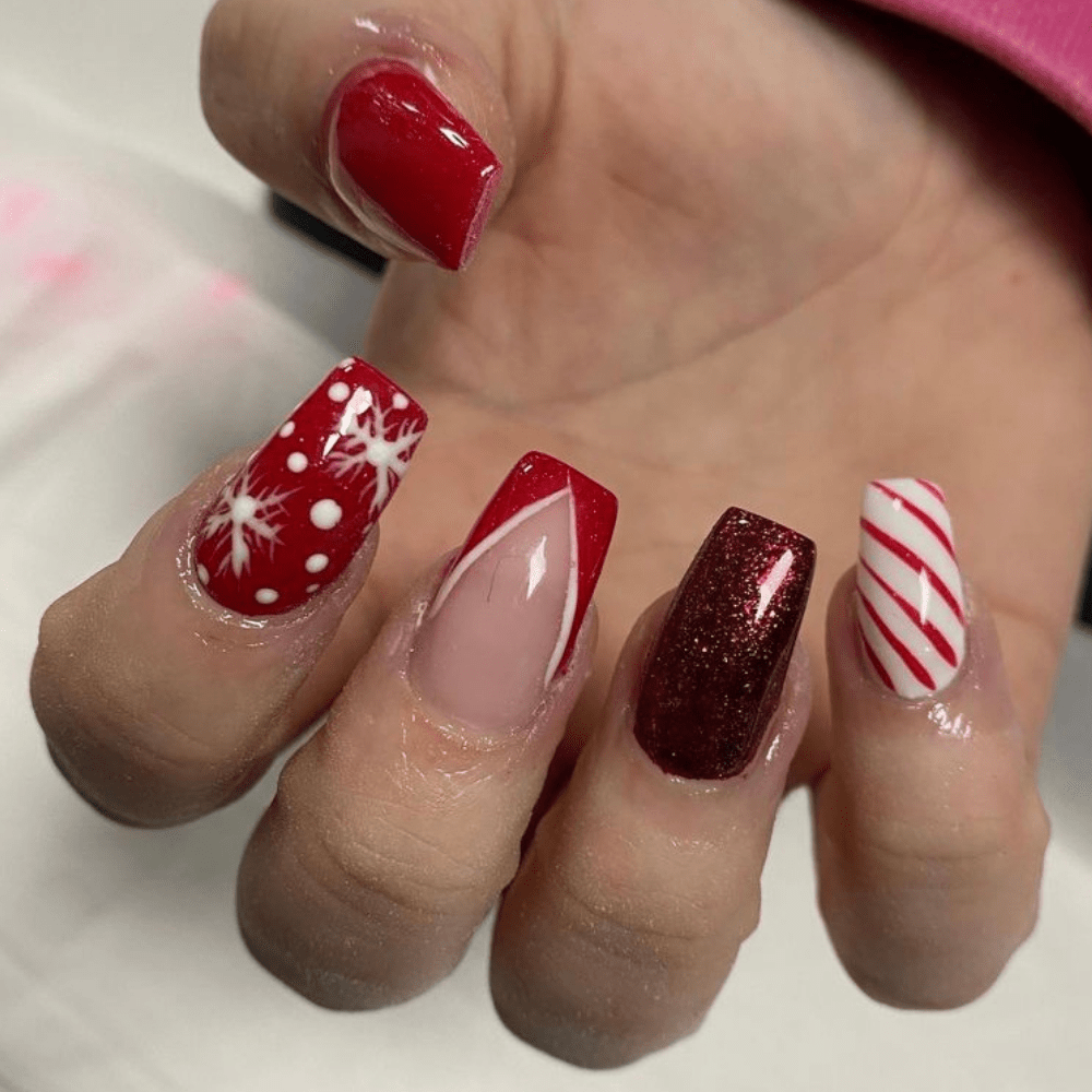 35+ Glamorous Christmas Coffin Nail Designs [2023]