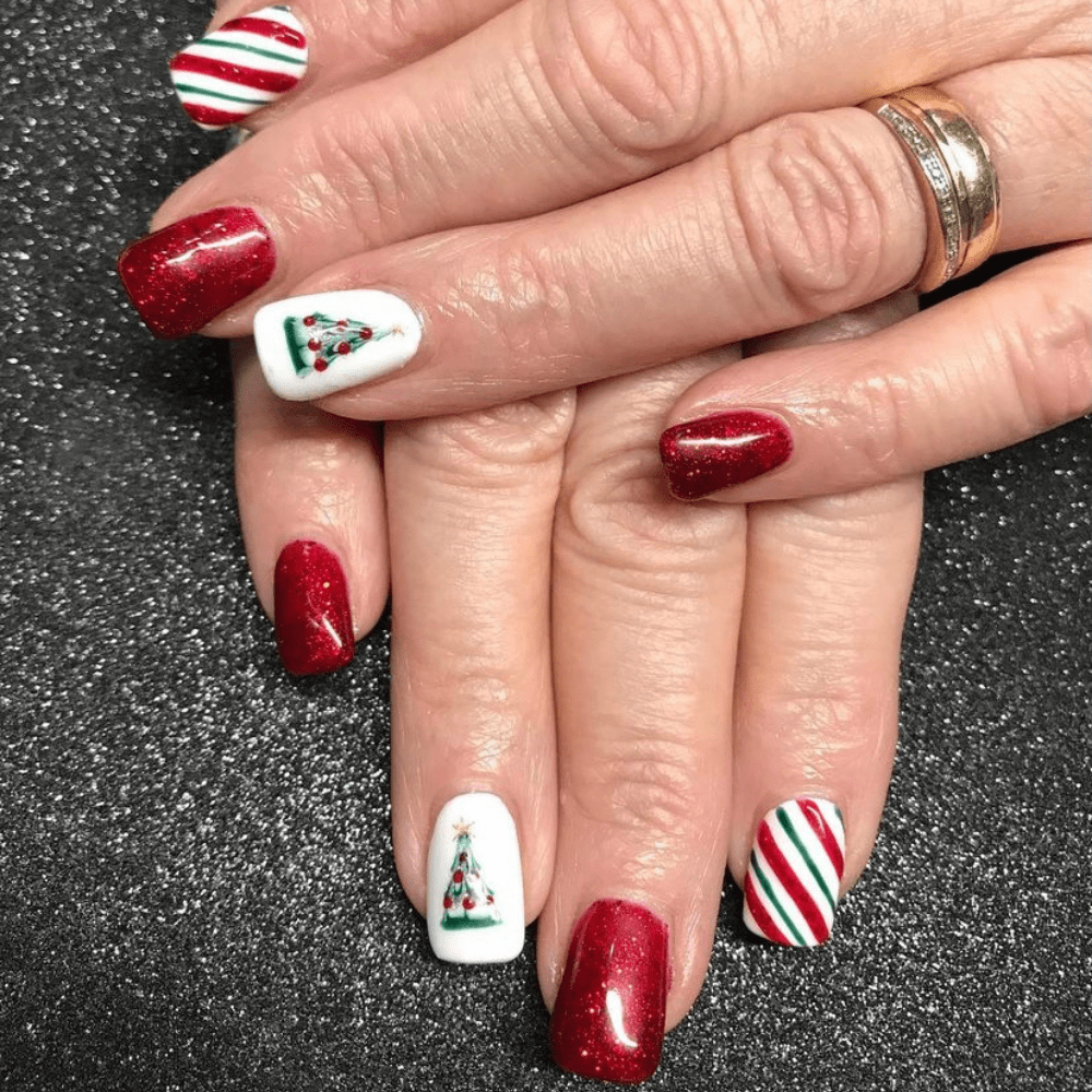 40 Beautiful Christmas Nail Designs On Short Nails - Social Beauty Club