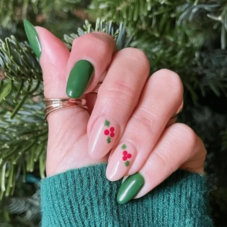 40 Beautiful Christmas Nail Designs On Short Nails